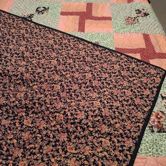 Handmade quilt "Chelsea Market" pattern, 93×93 - Picture 4 of 5